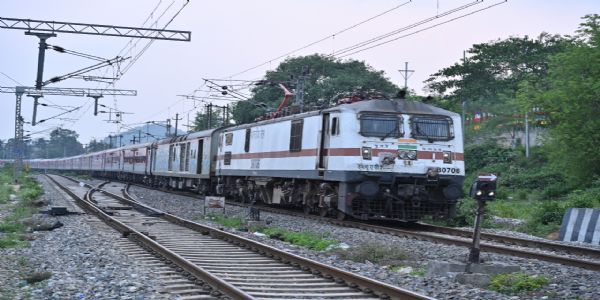 सिलचर और गुवाहाटी के बीच विशेष ट्रेन