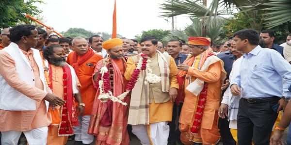 उज्जैन में कावड़ यात्रा में शामिल हुए मुख्यमंत्री डॉ. यादव, कावड़ यात्रियों का पुष्प-वर्षा कर किया स्वागत