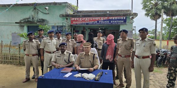 अपराध की योजना बना रहे 03 अपराधकर्मी गिरफ्तार, 02 कट्टा, 07 कारतूस एवं लूटी गई राशि बरामद