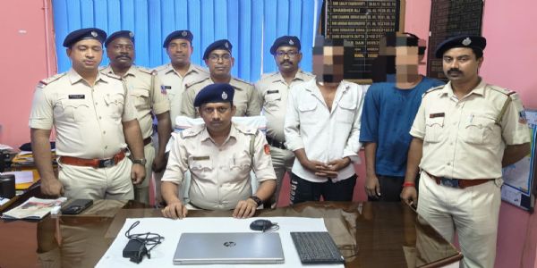जगद्दल थाना क्षेत्र में एक ही रात दो घरों में चोरी, तीन आरोपित गिरफ्तार