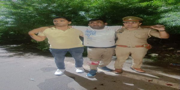 बदमाशों व पुलिस के बीच चली गोलियां, दो बदमाश घायल,तीन गिरफ्तार