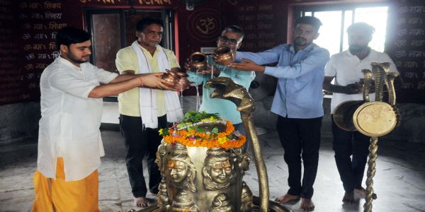 सावन के पहले दिन शिवालयों में गूंजा हर -हर महोदव