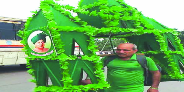 हरियाण के सतवीर चौधरी देवीलाल के नाम की कांवड़ लेकर पहुंचे हरिद्वार