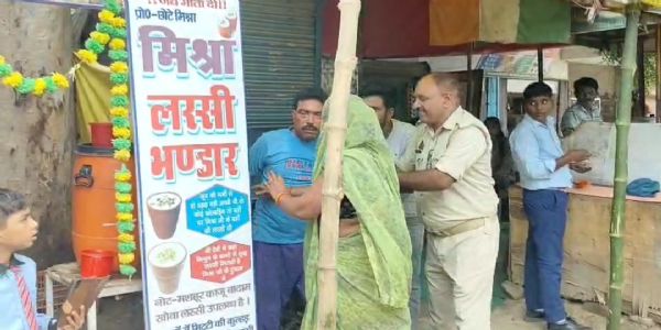 पुलिस और राजस्व की टीम के सामने युवक ने पेट्रोल डालकर आत्मदाह का किया प्रयास