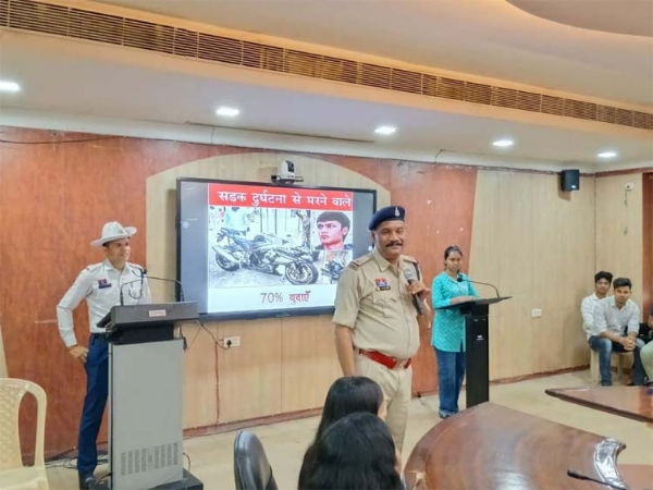 सड़क सुरक्षा जागरूकता कार्यक्रम