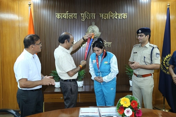 अमेरिका में वर्ल्ड पुलिस एंड फायर गेम्स 2025 में दो रजत पदक  जीतने वाली रीना गुर्जर का डीजीपी ने किया सम्‍मान
