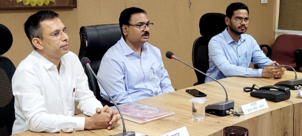 दमोह-जल जीवन मिशन के साथ अनेक कार्यो की समीक्षा के साथ संभागायुक्त ने दिये निर्देश
