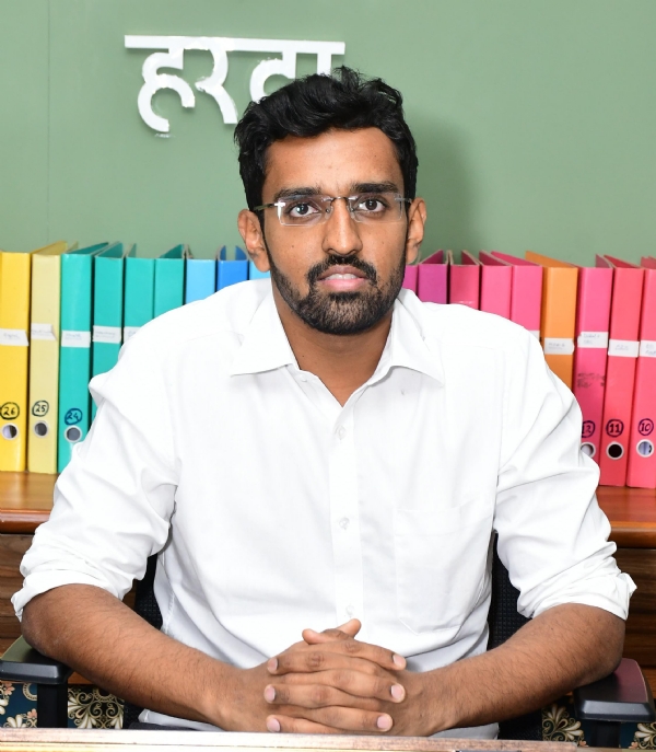 कॉलेज की लड़कियों को वर्षों से छात्रावास का इंतजार