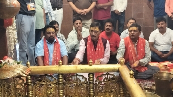 केंदीय रक्षा राज्यमंत्री और अन्य अतिथियों ने किया बाबा आम्रेश्वर धाम श्रावणी मेले का उद्घाटन