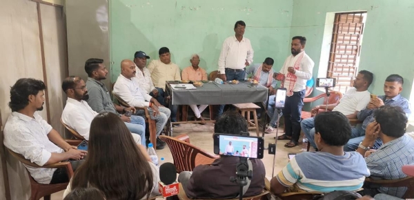 बैठक में शामिल सरना समिति के सदस्यगण