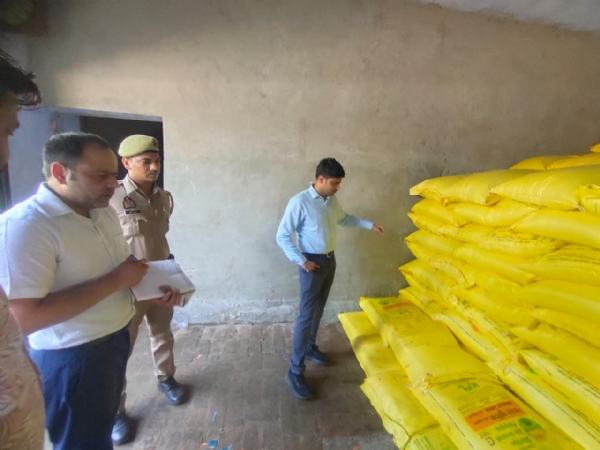 निरीक्षण करते सीडीओ अभिषेक कुमार
