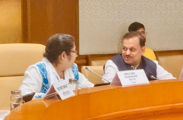 बैठक के दौरान सांसद रमेश अवस्थी