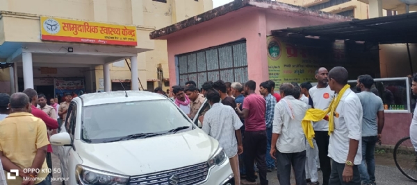 हॉस्पिटल में उपचार के दौरान पहुंचे परिजन
