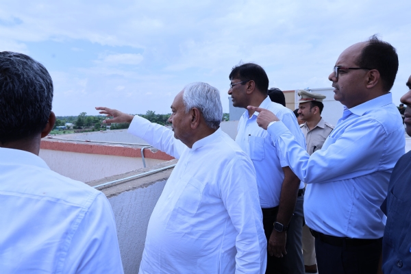 मुख्यमंत्री नीतीश कुमार बेटा में निर्माणधिन एसडीआरएफ बिल्डिंग का निरीक्षण करते