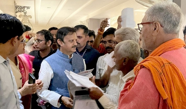 उप मुख्यमंत्री ने नागरिकों की सुनी समस्याएं