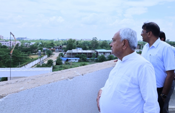 मुख्यमंत्री नीतीश कुमार बेटा में निर्माणधिन एसडीआरएफ बिल्डिंग का निरीक्षण करते