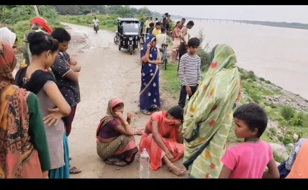 युमना नदी में  युवक ने  लगा दी छलांग , पुलिस खोजने में लगी