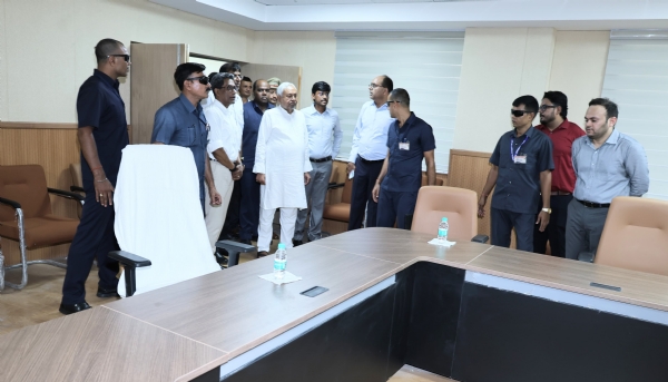 मुख्यमंत्री नीतीश कुमार बेटा में निर्माणधिन एसडीआरएफ बिल्डिंग का निरीक्षण करते