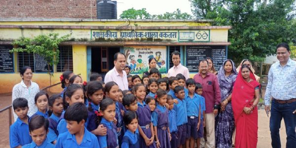 कलेक्टर ने आरंग में किया सघन निरीक्षण, आंगनबाड़ी, स्कूल और धान संग्रहण केंद्रों का लिया जायजा