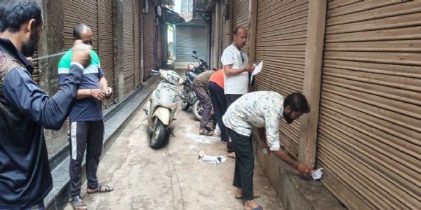 सिवनीः नगर पालिका परिषद सिवनी ने 15 दुकानों पर सील बंदी की