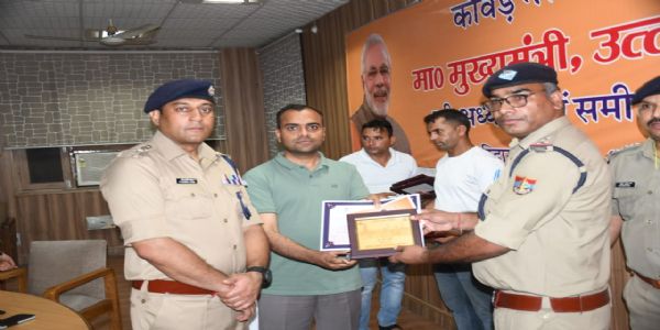 प्रशंसनीय ड्यूटी करने पर 26 पुलिसकर्मी सम्मानित