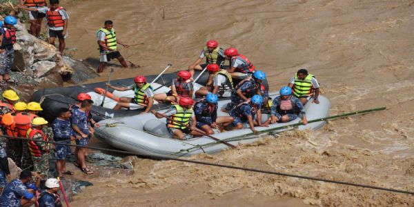 सिमलताल बस हादसाः नदीं में गिरी दो बसों और 6 भारतीय सहित 40 यात्री अब तक लापता