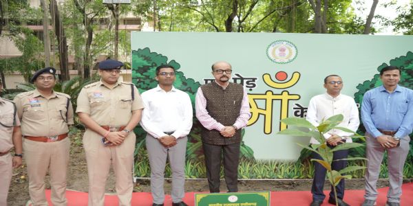 कोरबा: राज्यपाल ने ‘एक पेड़ माँ के नाम’ अभियान के तहत किया पौधारोपण, पर्यावरण संरक्षण का दिया संदेश