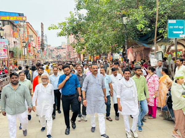 गोदौलिया से मैदागिन तक भ्रमण पर निकले महापौर