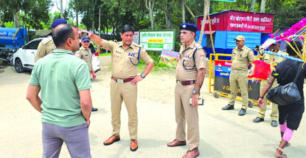 निरीक्षण के दौरान डीएम व एसएसपी