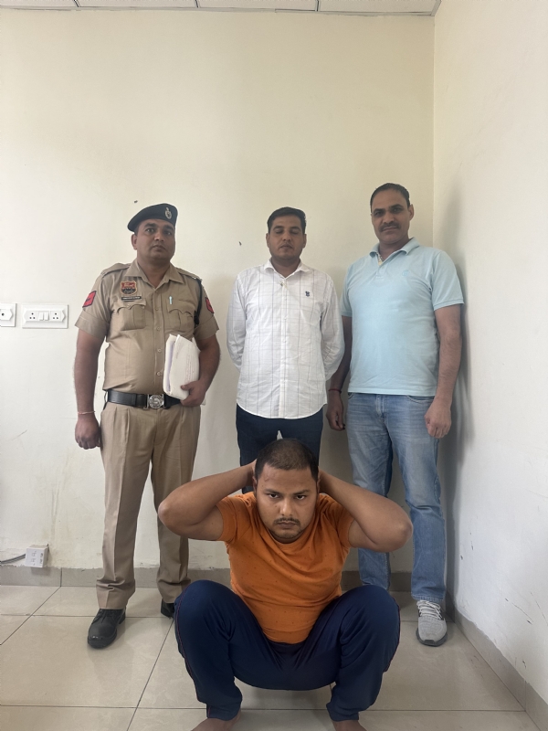 ठगी मामले में पकड़ा गया आरोपी।
