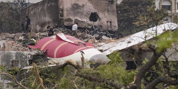 यह विमान हादसा इसी साल 12 जून को गुजरात के अहमदाबाद में हुआ था।