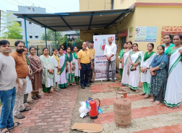 शहरी स्वास्थ्य केंद्र में सिविल डिफेंस टीम ने दिया प्राथमिक चिकित्सा और अग्नि सुरक्षा का प्रशिक्षण