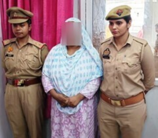 पकड़ी गई आरोपित महिला