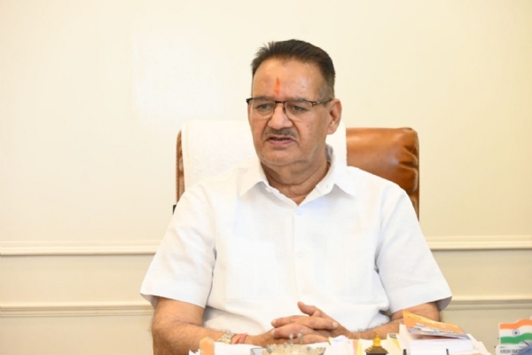 कृषि मंत्री गणेश जोशी।