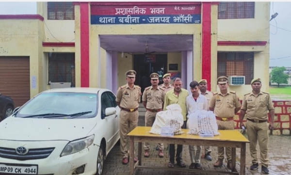 गांजे के साथ पुलिस गिरफ्त में गांजा तस्कर