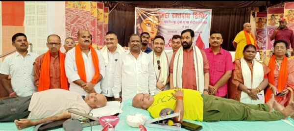 रक्तदान शिविर में पूर्व मुख्यमंत्री रघुवर दास और शिक्षा मंत्री रामदास सोरेन