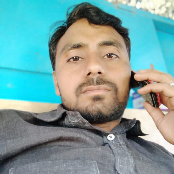 मृतक संतोष की फाइल फोटो