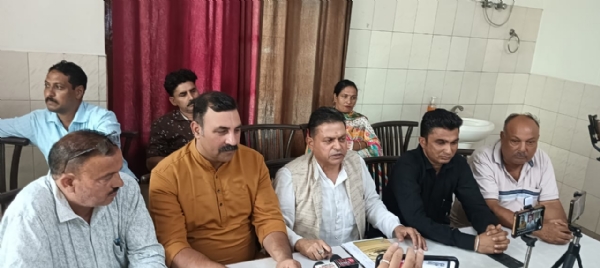 पत्रकार वार्ता को सम्बोधित करते हुए पूर्व विधायक अरुण कुमार।