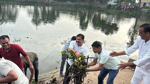 दर्री तालाब में सफाई अभियान