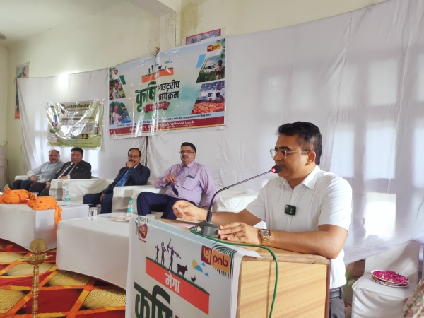 कार्यक्रम में जिला उपायुक्त डॉक्टर हरीश कुमार वशिष्ठ संबोधित करते हुए