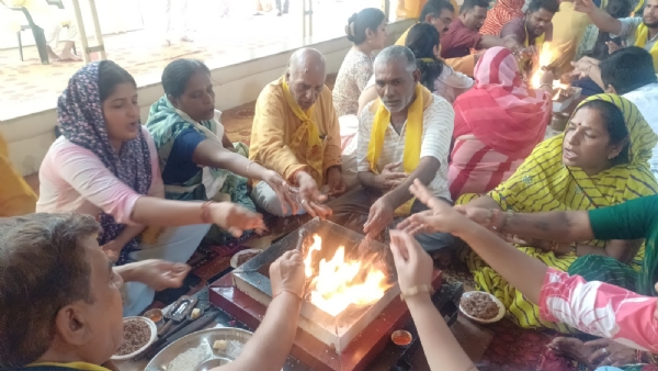 गोविंद देवजी मंदिर में पंच कुंडीय शिव गायत्री महायज्ञ में आहुतियां अर्पित करने उमड़े श्रद्धालु
