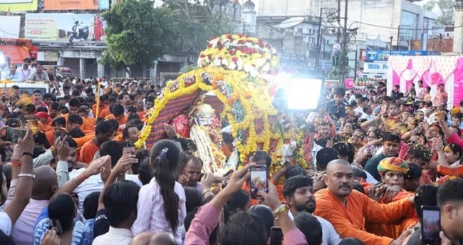 विजयादशमी पर धूमधाम से निकली भगवान महाकाल की सवारी