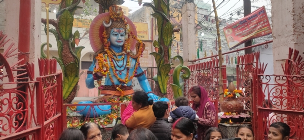 84 घंटा मंदिर मुरादाबाद के परिसर में भगवान शिव की अलौकिक प्रतिमा।