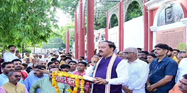 उपमुख्यमंत्री केशव प्रसाद मौर्य ने ‘‘शहीदवॉल’’ पहुंचकर शहीदों को नमन किया
