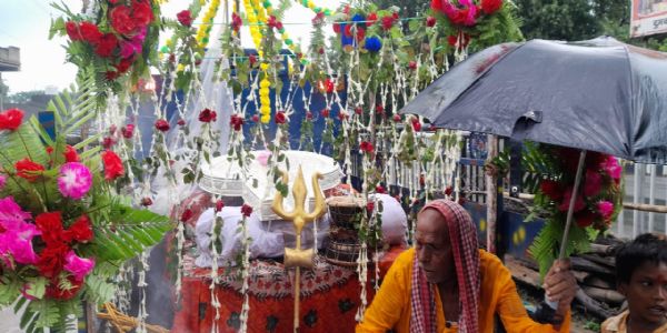 बालेश्वरनाथ मंदिर में स्थापित हुआ दस किलो चांदी का शिवलिंग