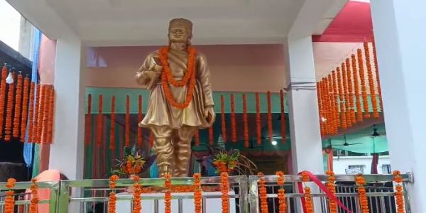 भानुभक्त आचार्य की प्रतिमा का अनावरण