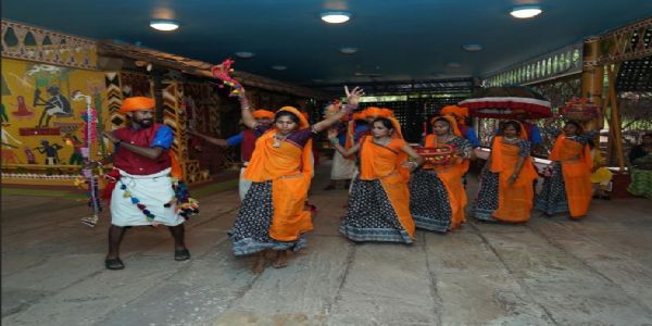 भोपाल : मप्र जनजातीय संग्रहालय में भील जनजातीय भगोरिया और बधाई नृत्य-गायन की हुई प्रस्तुति