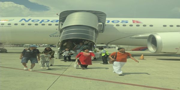 दो संदिग्ध यात्रियों की सूचना के बाद दिल्ली जा रहा नेपाल एयरलाइंस का विमान रनवे से वापस किया गया