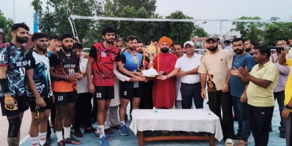 कृष्णा स्पोर्ट्स क्लब ने 16 टीमों के राष्ट्रीय स्तर के वॉलीबॉल टूर्नामेंट की मेजबानी की