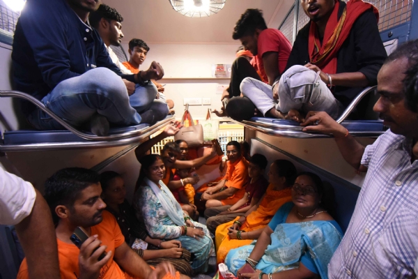 सोमवारी के मौके से देवघर जाने वाले कांवरिया से ट्रेन में भीड़